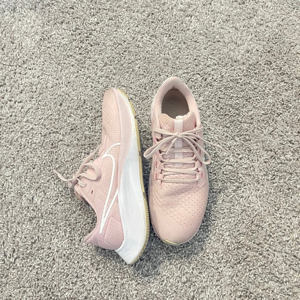 Nike Pegasus Women’s Sneakers